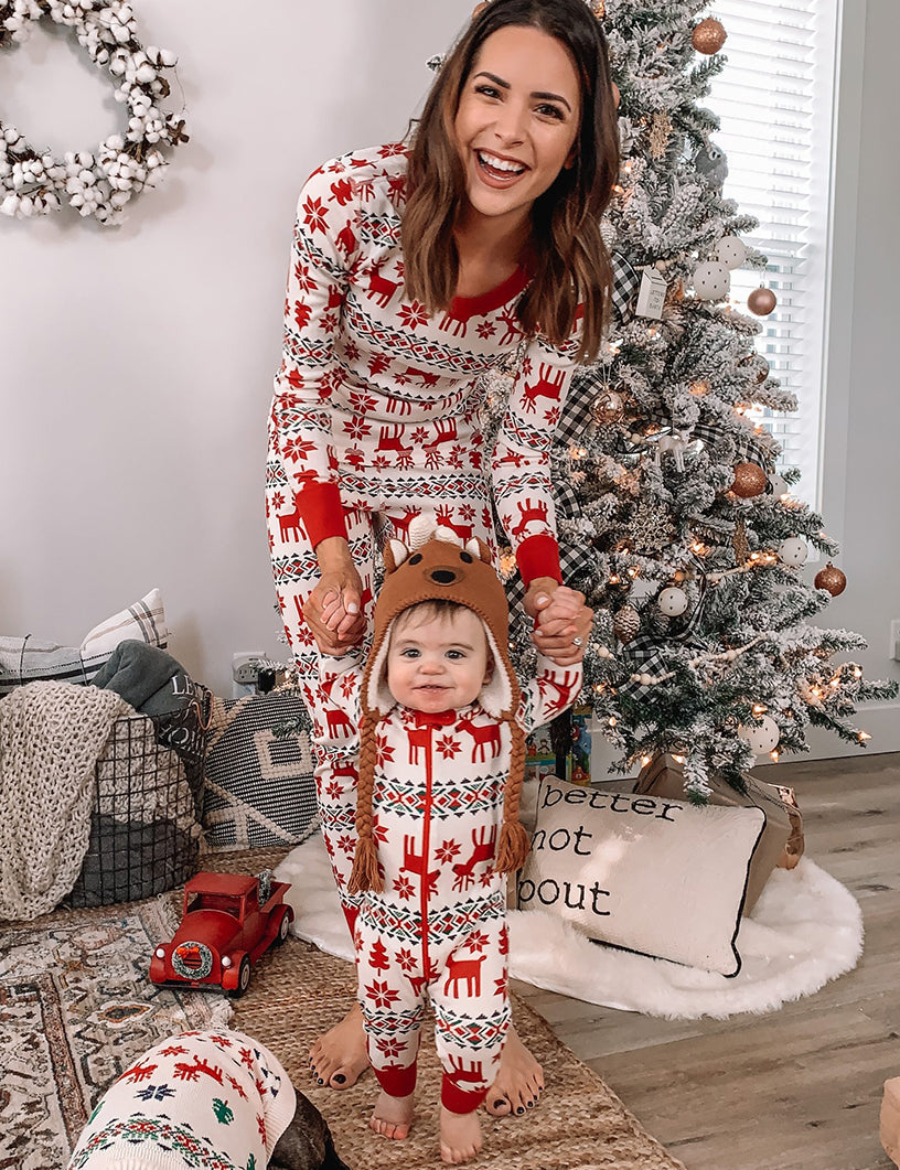 Christmas Deer Snowflake Family Pajamas – Adults and Kids Matching Holiday Sleepwear Lifestyle